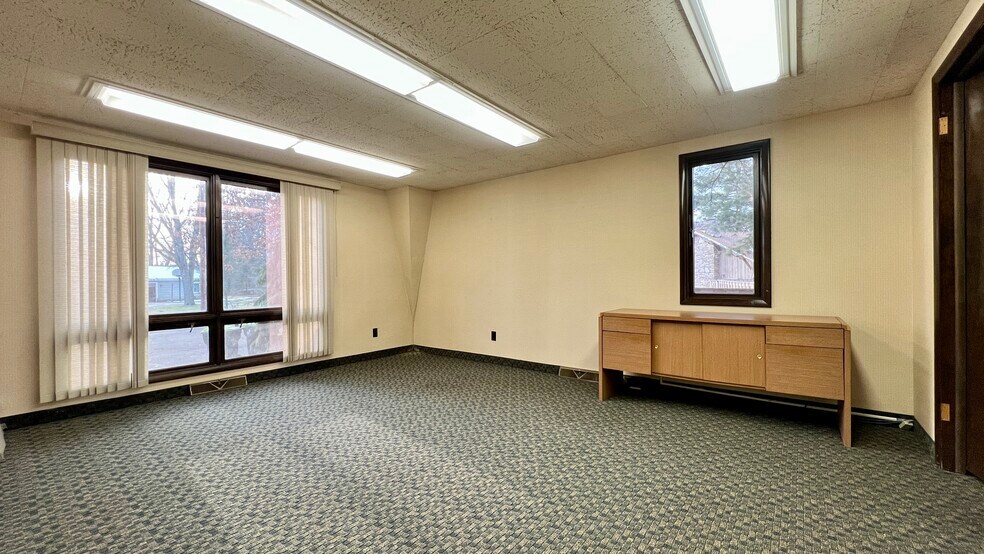 More Photos Of 2604 Sunnyside Dr, Cadillac Medical For Sale