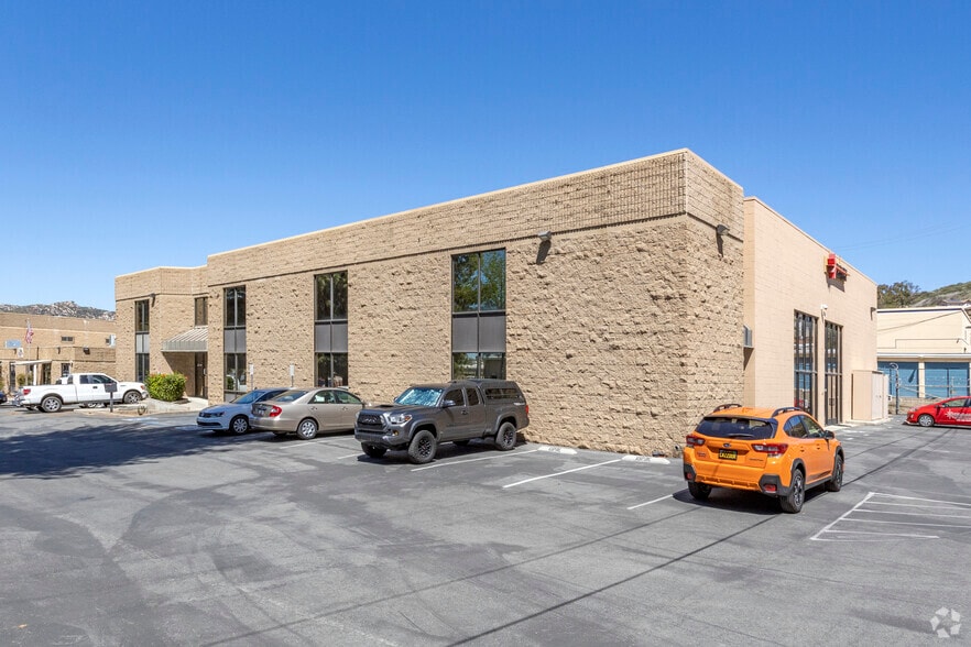More Photos Of 11491 Woodside Ave, Santee Research And Development For Lease