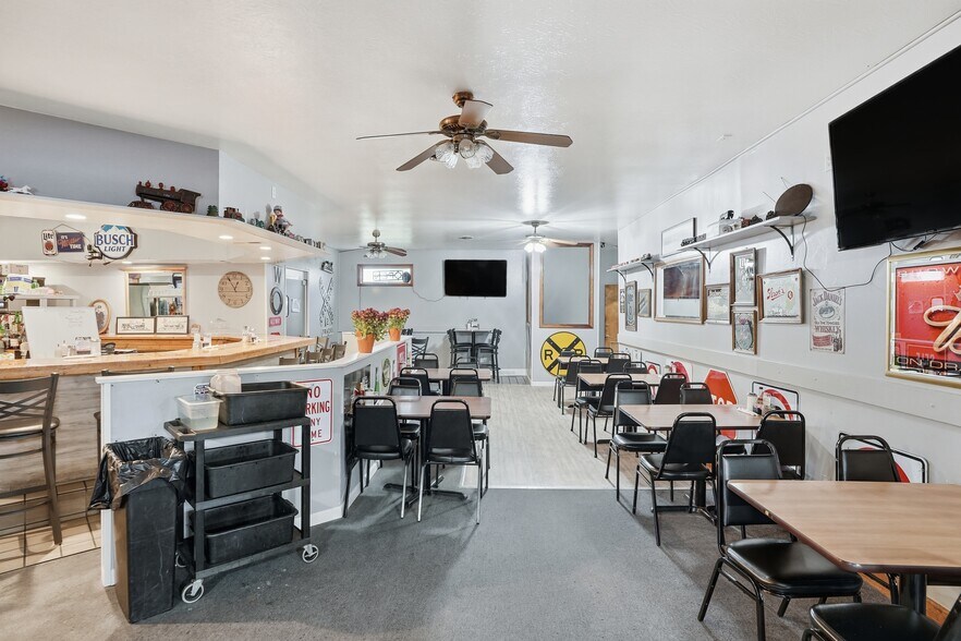 More Photos Of 4020 E Old US 30, Hamlet Restaurant For Sale