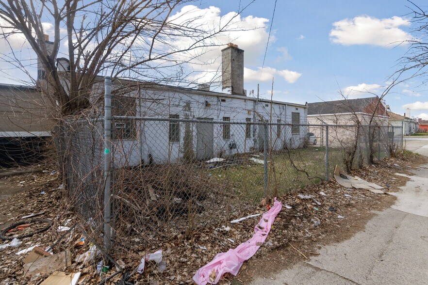 More Photos Of 13030 Puritan St, Detroit Office For Sale