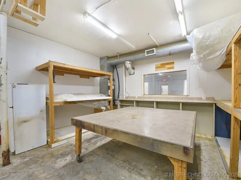 More Photos Of 600 N Commerce St, Ardmore General Retail For Lease