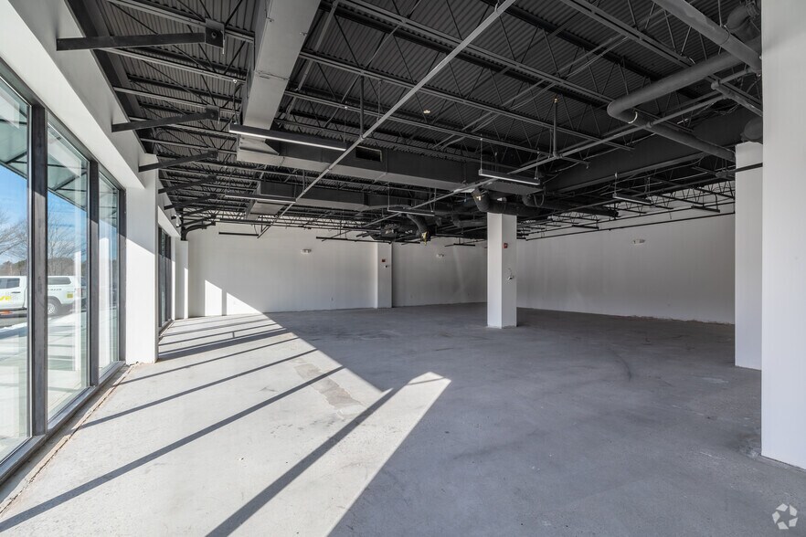 More Photos Of 118 Turnpike Rd, Southborough Office For Lease