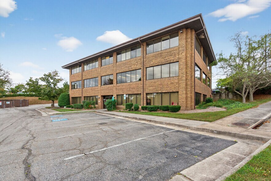 More Photos Of 2050 Old Bridge Rd, Woodbridge Medical For Sale