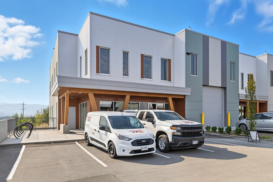 More Photos Of 2173 Optic Crt, Kelowna Industrial For Lease