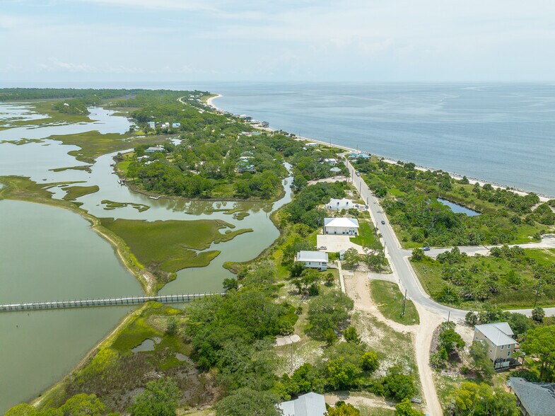 More Photos Of 127 Harbor Cir, Panacea Office Residential For Sale