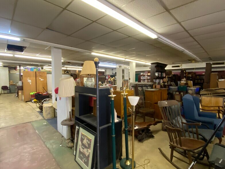 More Photos Of 108 McCubbin St, Valley View Storefront For Sale