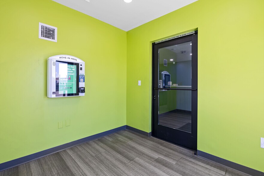 More Photos Of 6129 N 59th Ave, Glendale Self Storage For Sale