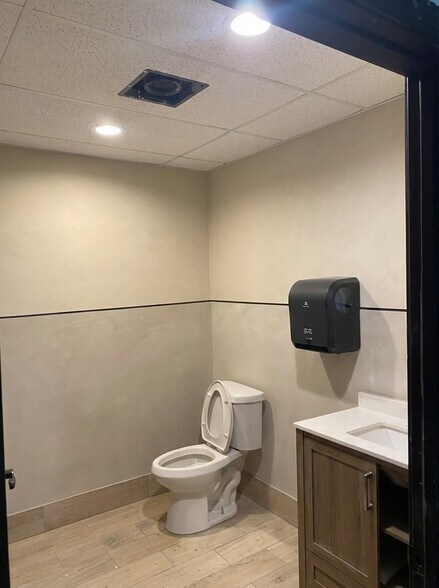 More Photos Of 2886-2888 Mission Blvd, San Diego Storefront Retail Residential For Lease