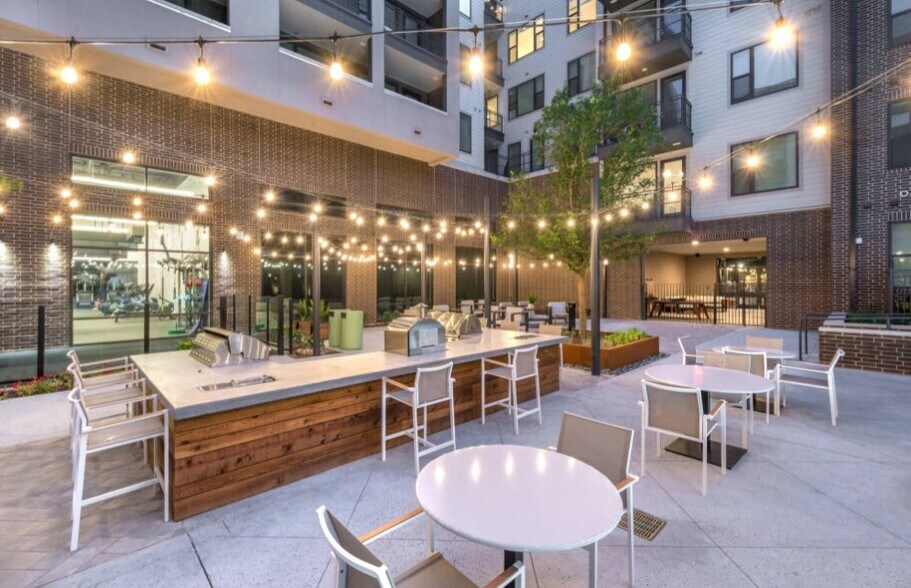 More Photos Of 411 W Commerce St, Dallas Apartments For Lease