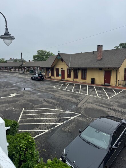 More Photos Of 208 Elm St, New Canaan General Retail For Lease