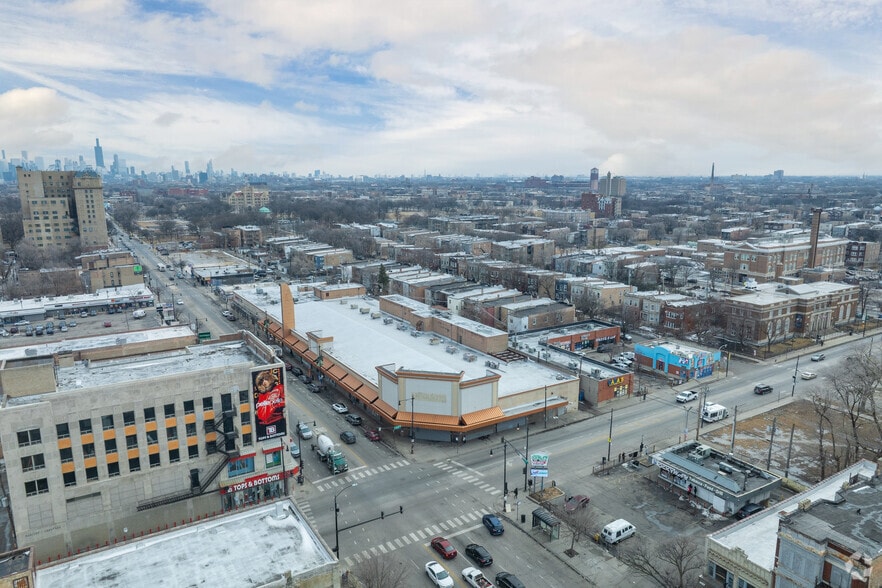 More Photos Of 3913-3999 W Madison St, Chicago Storefront For Lease