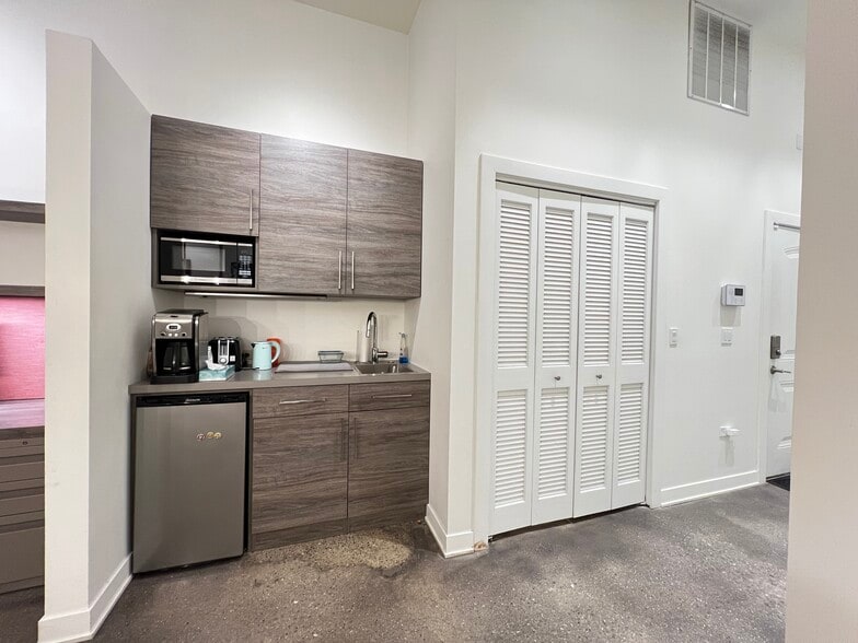 More Photos Of 1419 W Belmont Ave, Chicago Storefront Retail Residential For Sale