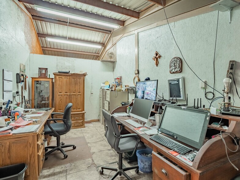 More Photos Of 424 N Texas St, De Leon Restaurant For Sale