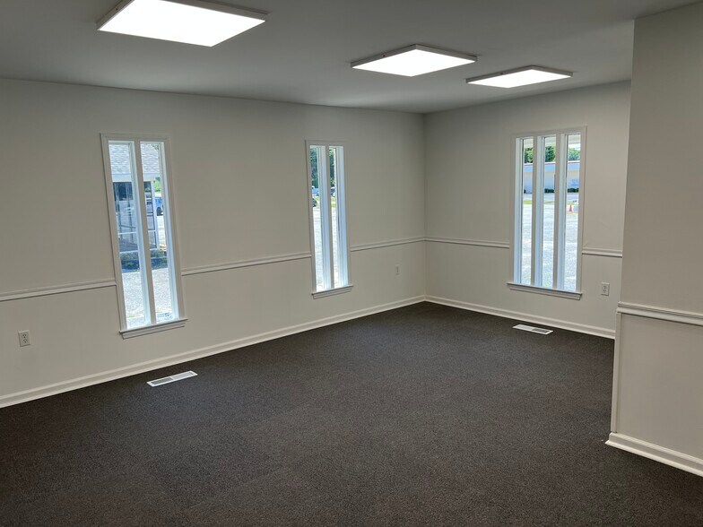 More Photos Of 148 E Peacock St, Cochran Medical For Sale