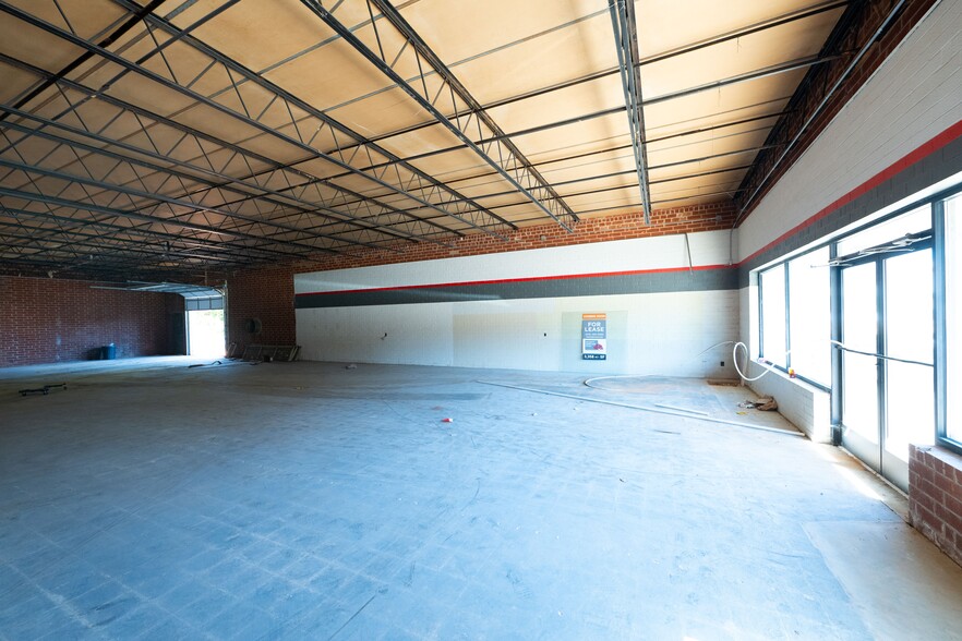 More Photos Of 711-719 N Madison Blvd, Roxboro General Retail For Lease