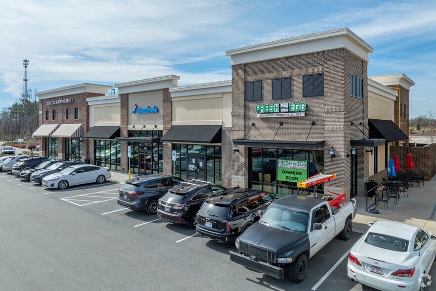More Photos Of 14013 N Creek Village Dr, Huntersville Unknown For Lease
