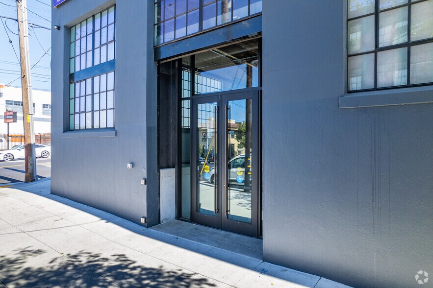 More Photos Of 2435-2445 16th St, San Francisco Service For Lease