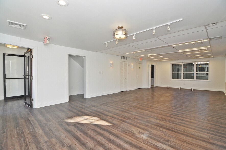 More Photos Of 6706-6716 Whittier Ave, McLean Medical For Sale