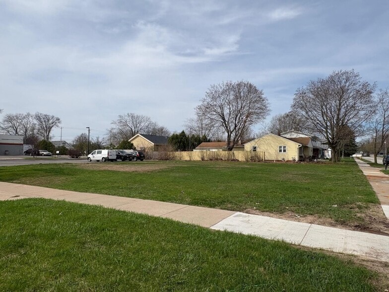 Primary Photo Of 123 N Sawyer St, Oshkosh Land For Sale