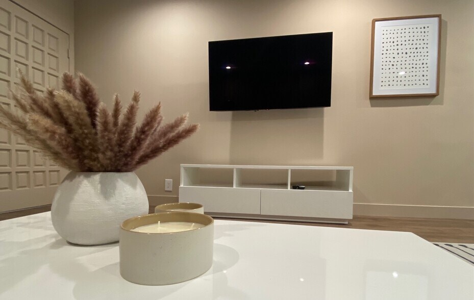 More Photos Of 405 W Broadway, Glendale Apartments For Sale