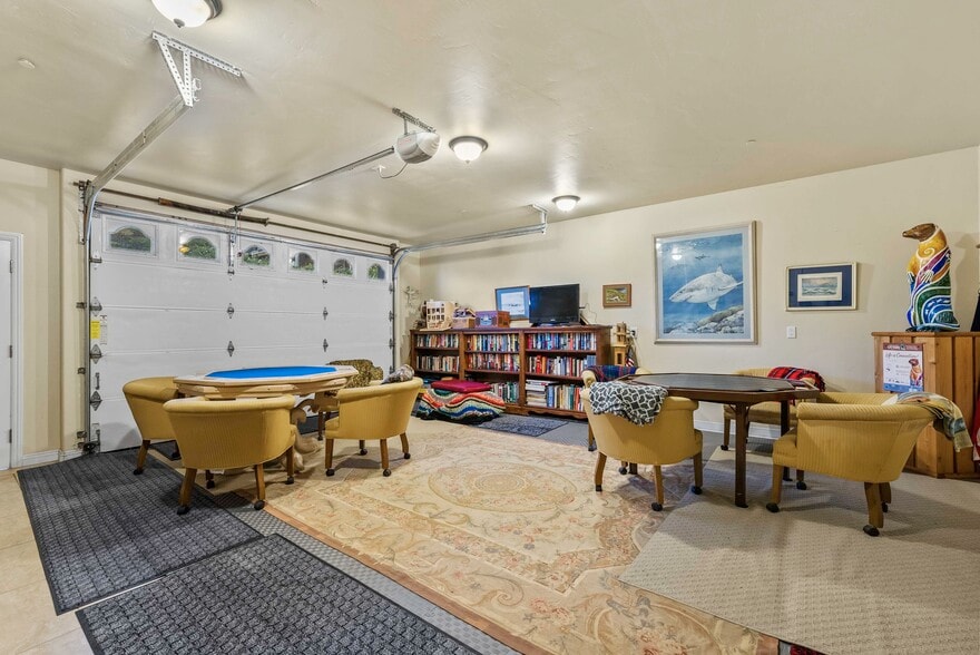 More Photos Of 266 Dolphin Dr, Whitethorn Hotel For Sale