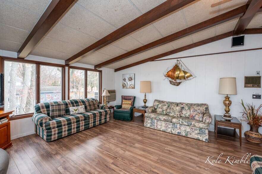 More Photos Of 104 W Houghton Lake Dr, Prudenville Hotel For Sale