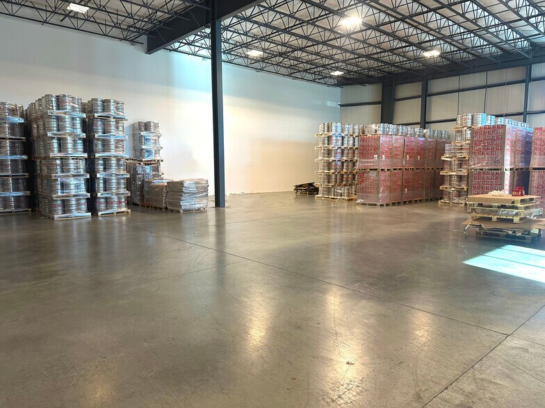More Photos Of 177 N Main St, Middleton Warehouse For Lease