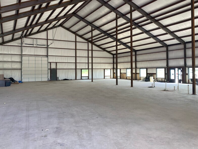 More Photos Of 131 Pecan st, Abbott Warehouse For Lease