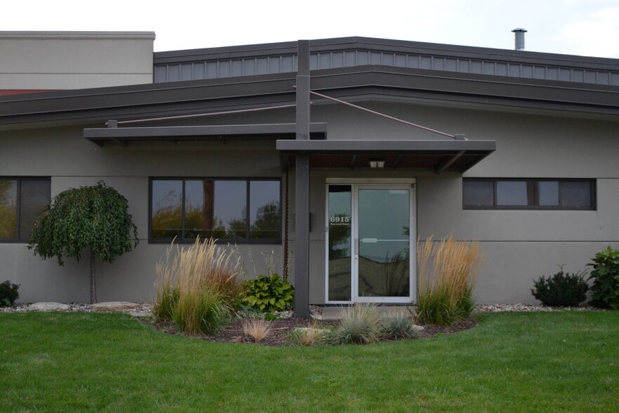 Primary Photo Of 6915 Raywood Rd, Monona Warehouse For Sale