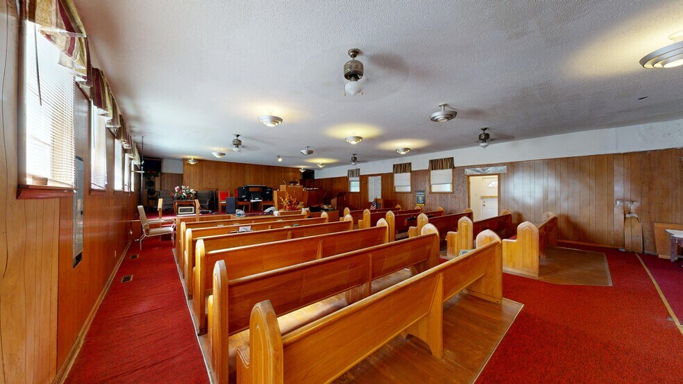 More Photos Of 1107 Spring St, Hot Springs Flex For Lease