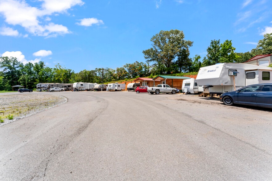 More Photos Of 104 Circle Rd, Newport Manufactured Housing Mobile Home Park For Sale