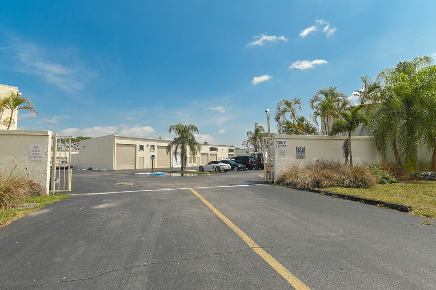 More Photos Of 13977-13981 SW 140th St, Miami Light Distribution For Sale