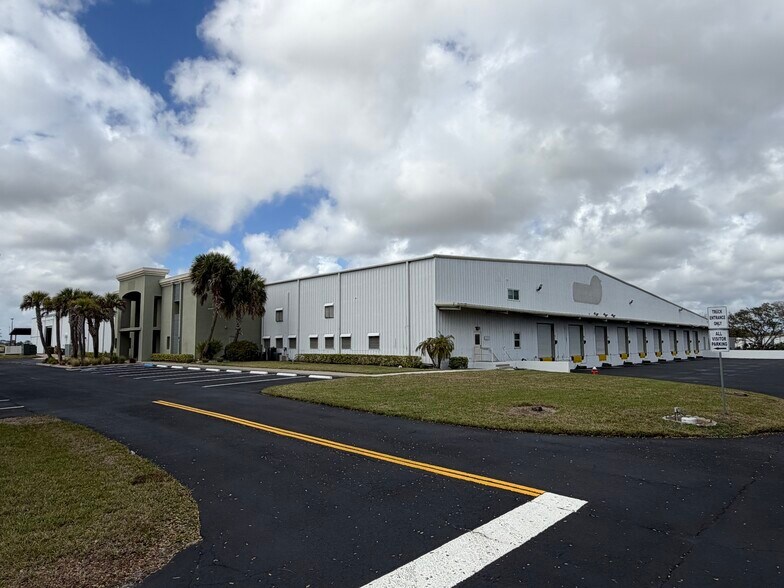 More Photos Of 625 66th Ave SW, Vero Beach Manufacturing For Sale