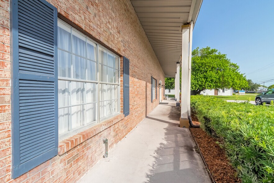 More Photos Of 1036 Derbyshire Rd, Daytona Beach Office For Sale