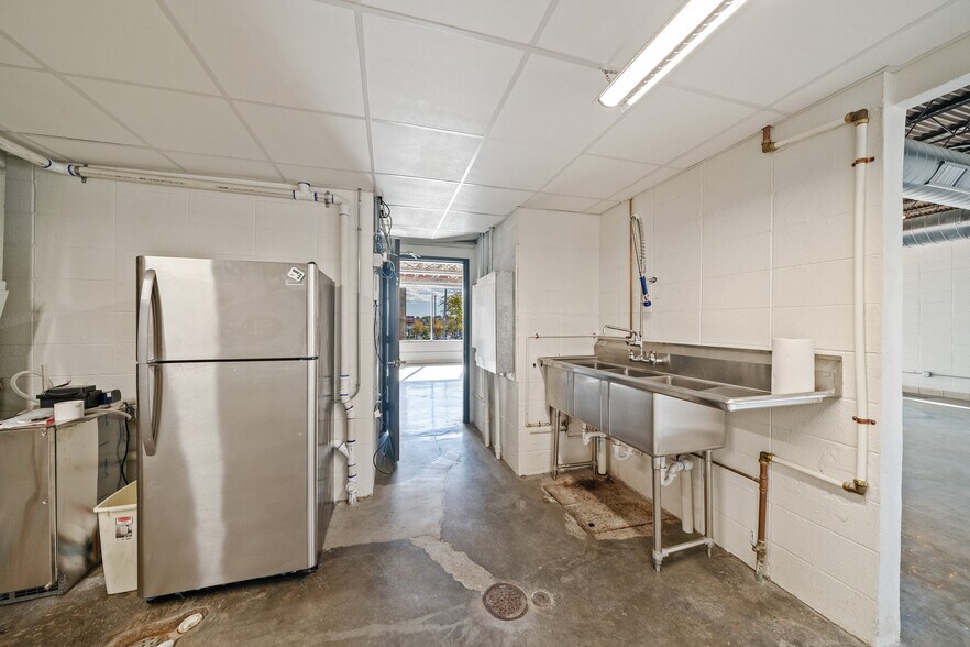 More Photos Of 6145 Troost Ave, Kansas City General Retail For Sale