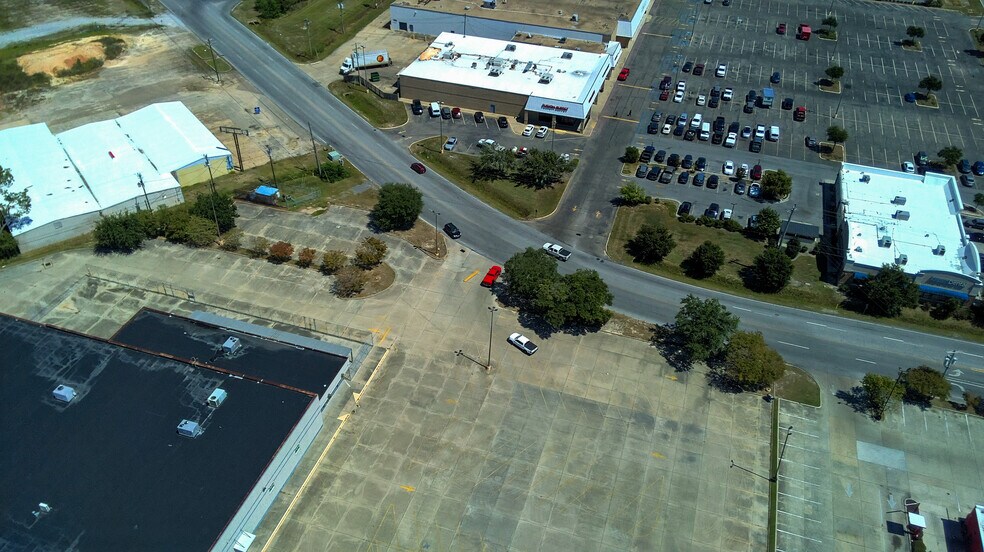 More Photos Of 3943 Highway 90, Pascagoula General Retail For Sale