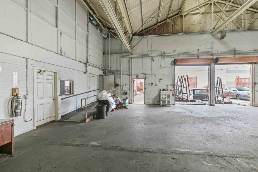 More Photos Of 3255 Saco St, Vernon Warehouse For Lease