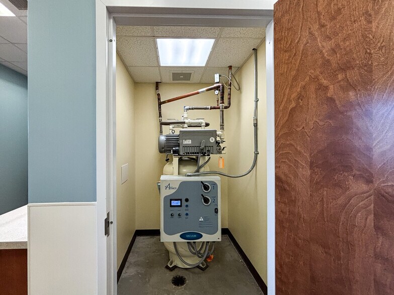 More Photos Of 329 Edwin Dr, Virginia Beach Medical For Lease