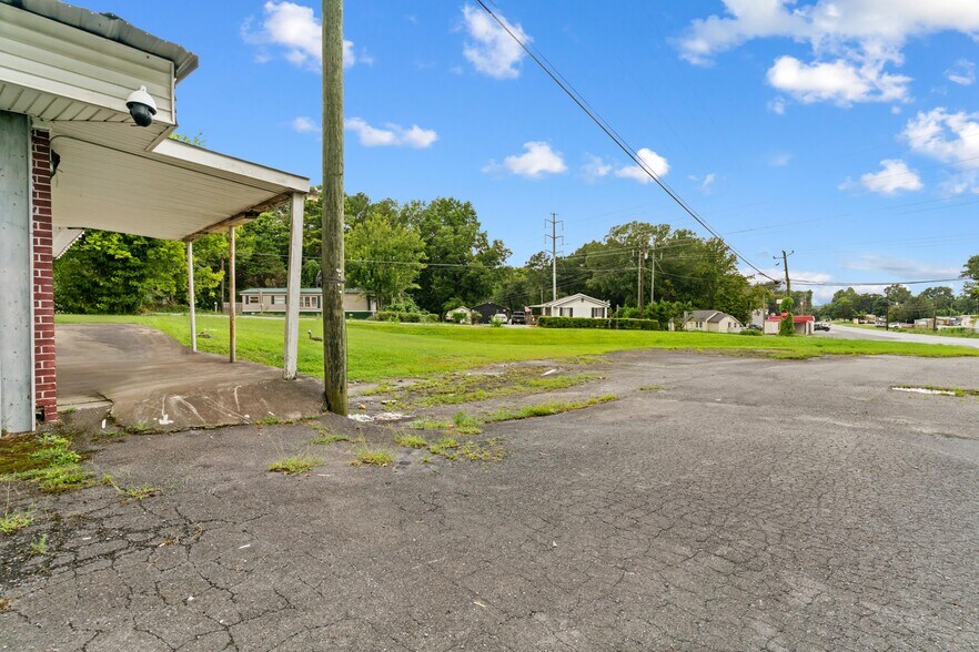 More Photos Of 1402 Riverbend Rd, Dalton General Retail For Sale