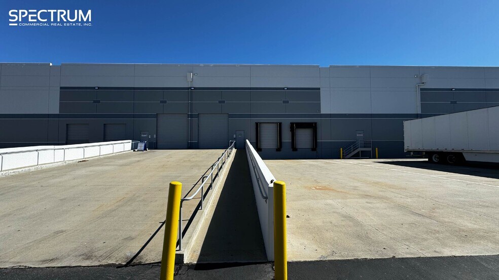 More Photos Of 28361-28385 Constellation Rd, Valencia Manufacturing For Lease
