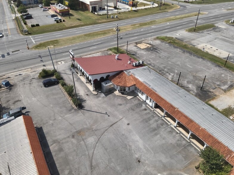 More Photos Of 11505 S Memorial Pky, Huntsville Storefront For Sale