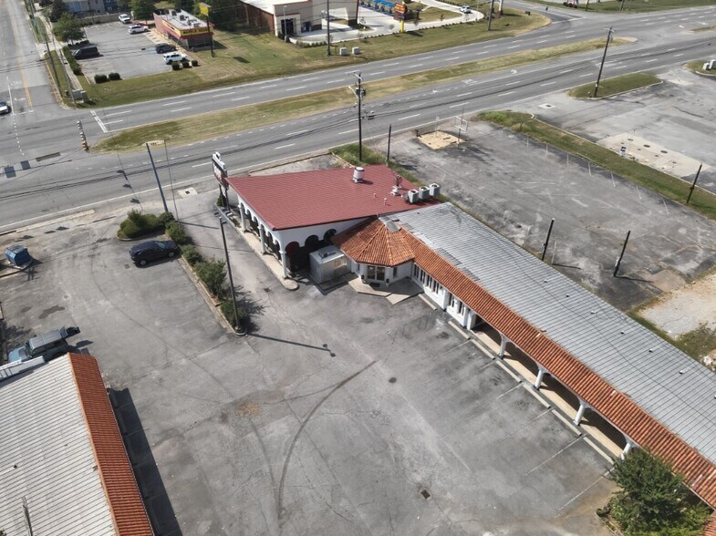 More Photos Of 11505 S Memorial Pky, Huntsville Storefront For Lease