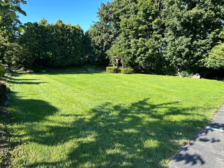 More Photos Of 879 Fritztown Rd, Sinking Spring Office For Sale