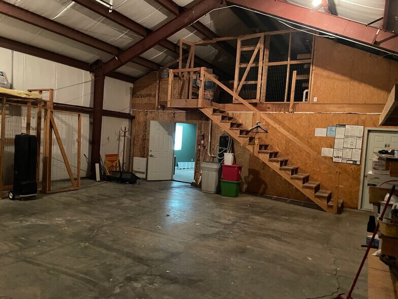 More Photos Of 1808 Clark St, Carterville Light Distribution For Sale