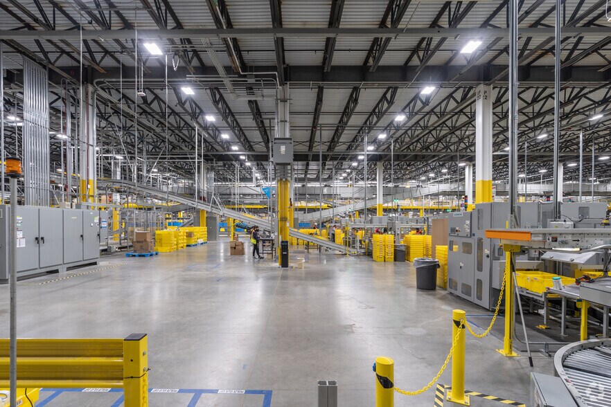 More Photos Of 1025 Boxwood Rd, Wilmington Distribution For Lease