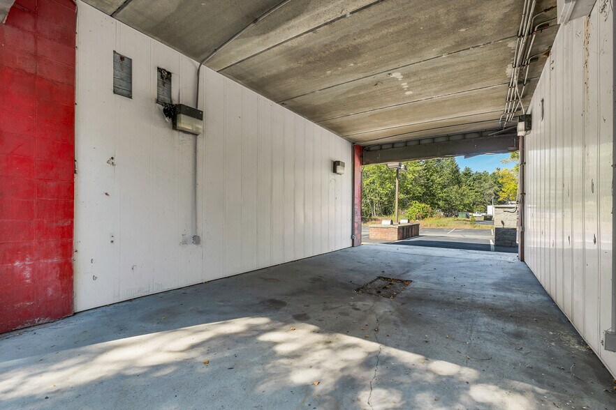 More Photos Of 386 Daniel Webster Hwy, Merrimack Auto Repair For Lease