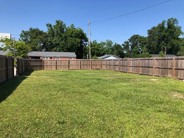 More Photos Of 203 N Marine Blvd, Jacksonville Service For Lease