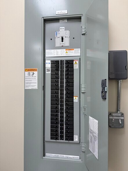 More Photos Of 900 Eisenhower Blvd, Harrisburg Storefront For Lease