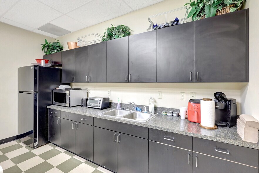 More Photos Of 5620 W Sligh Ave, Tampa Loft Creative Space For Sale