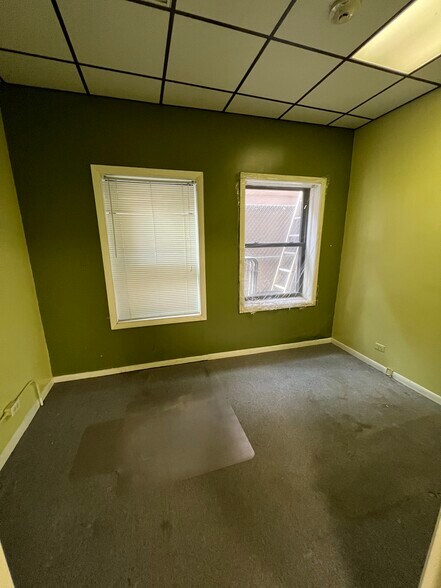 More Photos Of 116-118 S York St, Elmhurst Office For Lease